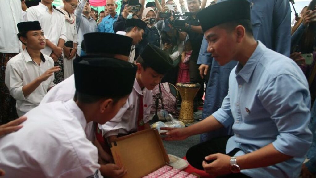 Prabowo-Gibran 82,9 Juta Warga Baru Dapat Makan Siang dan Susu Gratis pada 2029